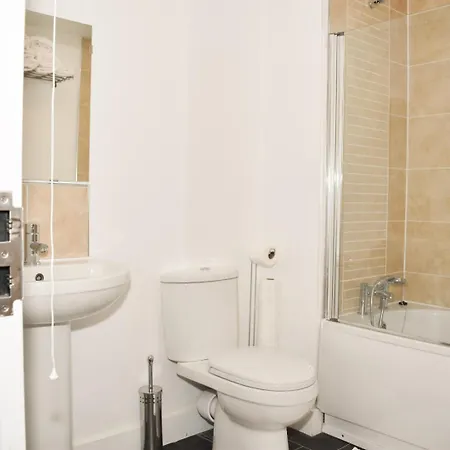 Vibrant Serviced In Central Apartment