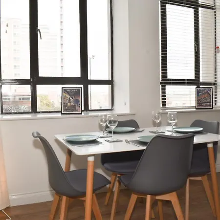 Vibrant Serviced In Central Apartment