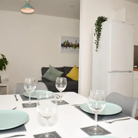 Apartment Vibrant Serviced In Central *