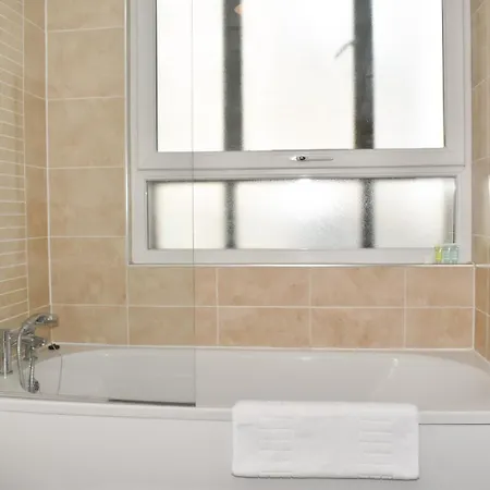 Apartment Vibrant Serviced In Central *